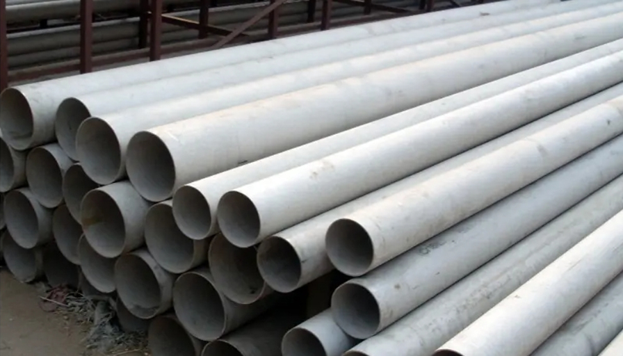 Close-up of Stainless Steel 304 Seamless Pipes showing smooth, seamless structure.